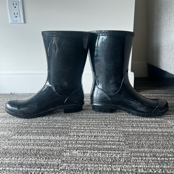 UGG WOMEN'S SIENNA RAIN BOOT - BLACK - Picture 4 of 6